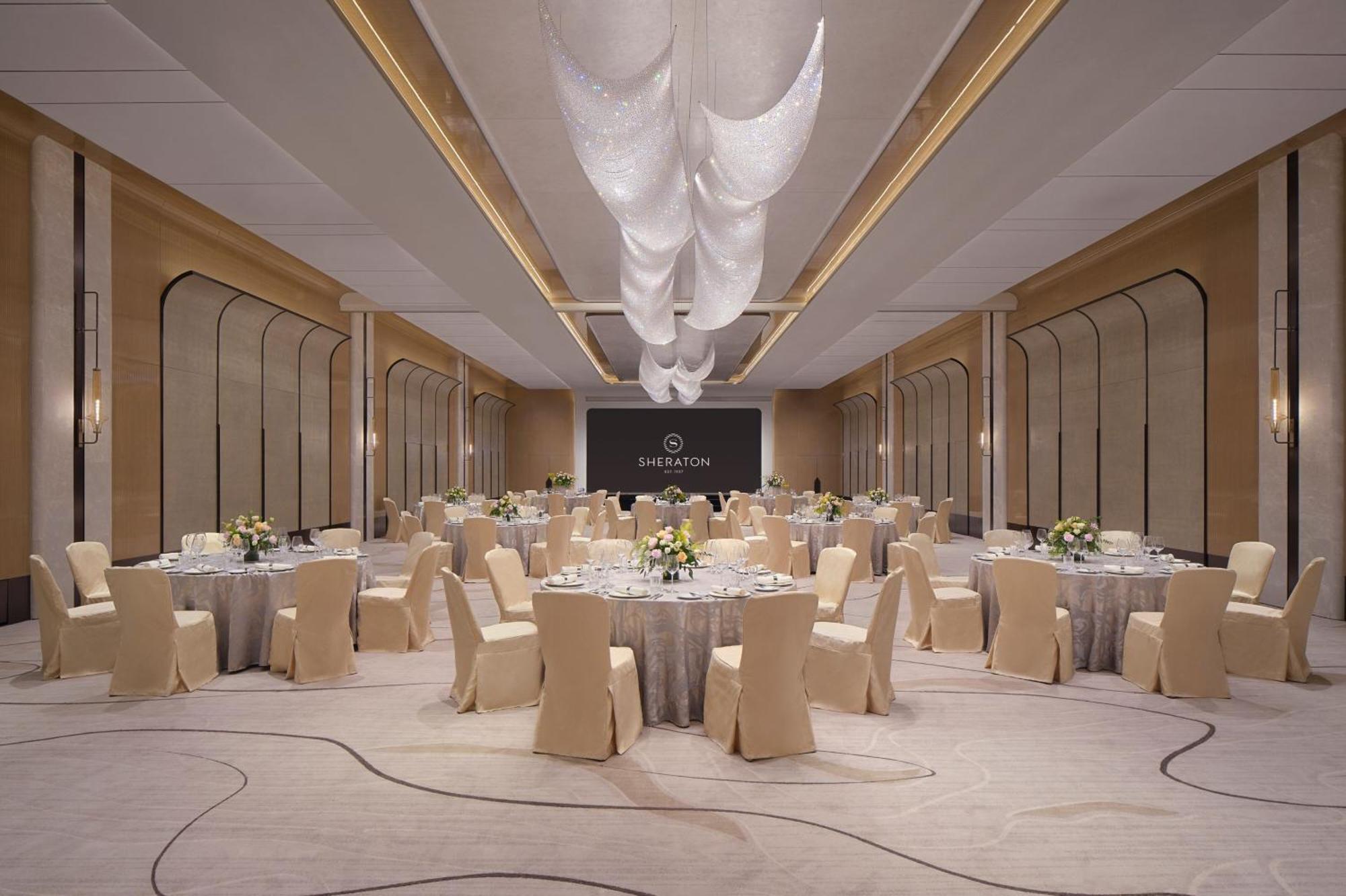Sheraton & Towers Отель