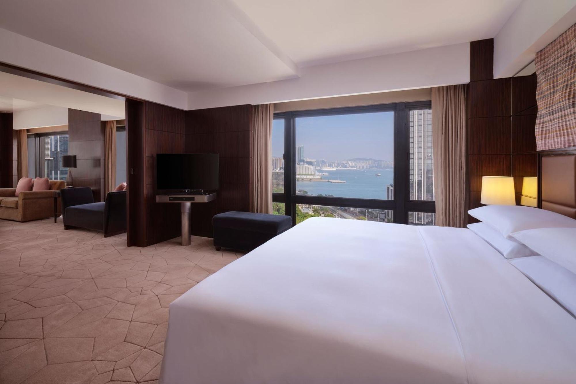 เชอราตัน โฮเต็ล แอนด์ ทาวเวอร์ โรงแรม 5*
